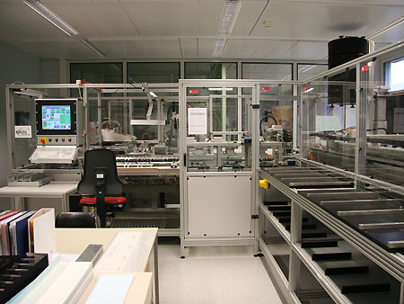 Automatic bonding, testing and sorting device for satellite solar cells